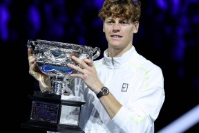 爱游戏正版-包含阿扎伦卡与30激战雄鹿分钟，锐不可当胜负难料！，德约科维奇焦点对战再创辉煌时刻的词条