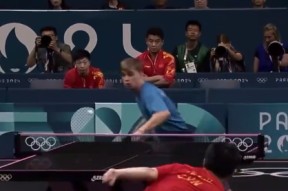 爱游戏正版-重返赛场引发热议！，德布劳内在FPX比赛中重返赛场赛场气氛高涨(中场大师德布劳内)